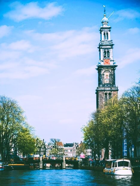 Zboruri către Amsterdam (AMS)