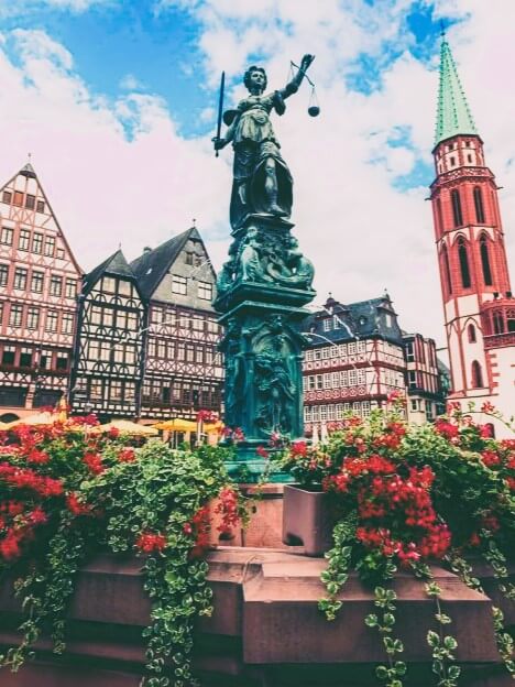 Zboruri către Frankfurt (FRA)