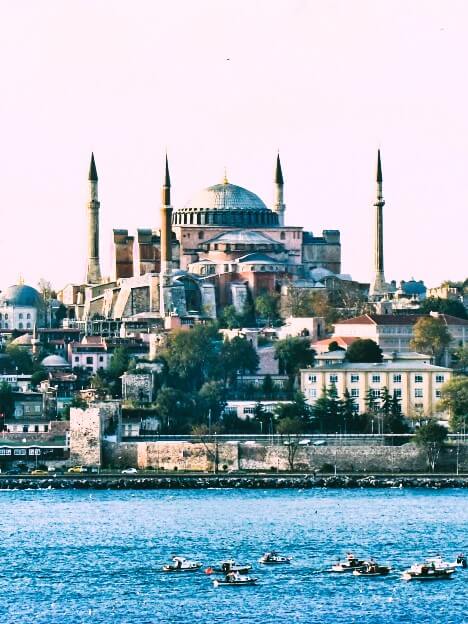 Zboruri către Istanbul (IST)