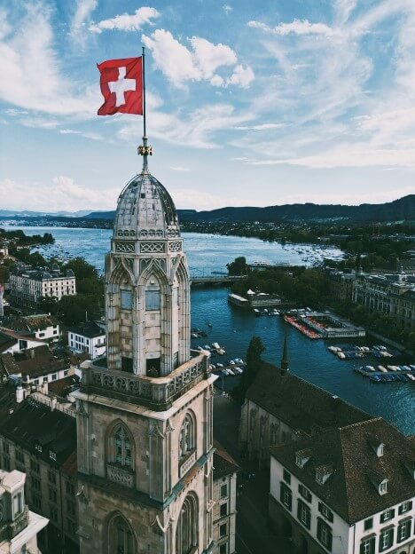 Zboruri către Zurich (ZRH)